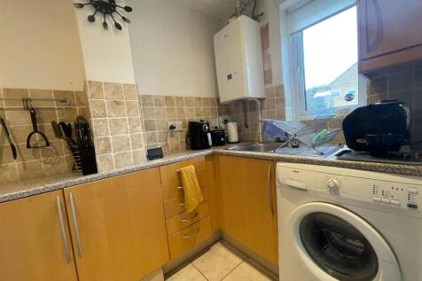 Kitchen 2.jpg