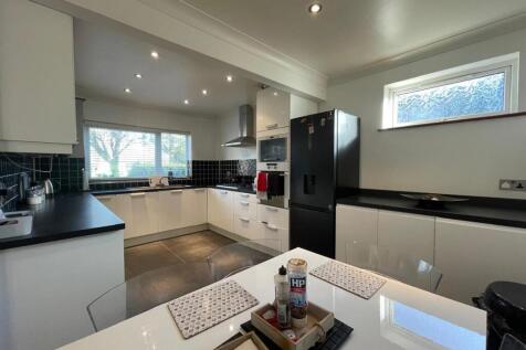 Kitchen with table.jpeg