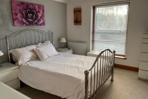 Bedroom 1.jpg