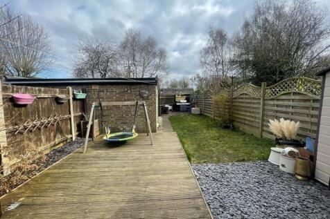 Garden with Garage.jpeg
