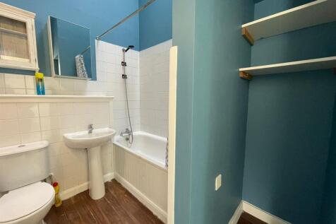 Bathroom 2.jpeg