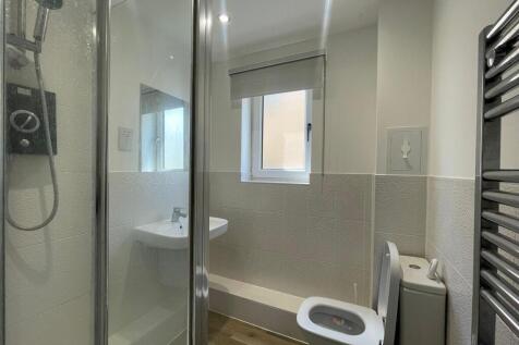 En Suite Shower.jpg