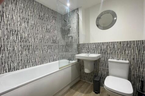Main Bathroom.jpg