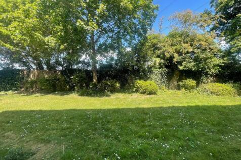 Communal Garden Area to Rear.jpg