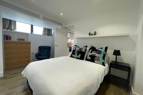 Bedroom 1.jpg