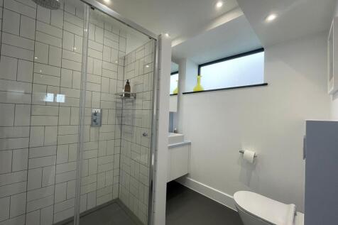 En-Suite Bathroom.jpg