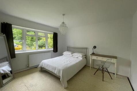 Bedroom 1.jpg
