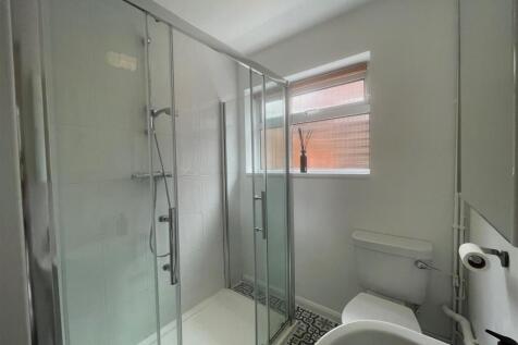 Shower Room.jpg