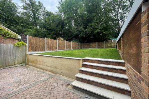 Patio and Steps up to Garden.jpg