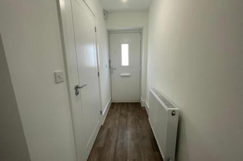 Entrance Hall to Front Door.jpg