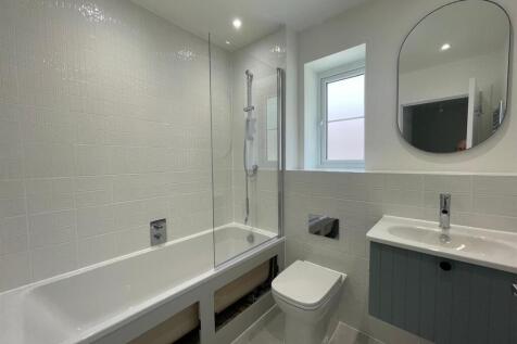 Family bathroom.jpg