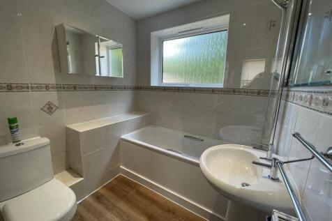 Family Bathroom.jpeg