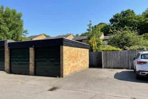 Garage to the rear.jpeg