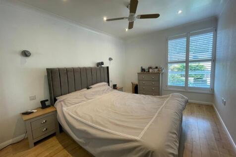 Bedroom Rear.jpeg