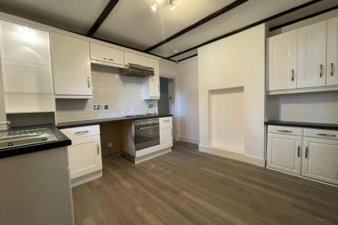 Kitchen 2.jpeg