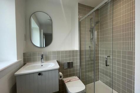 En-Suite to Bedroom 1.jpeg