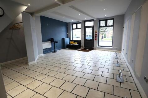 Open-plan Room / Retail Shop