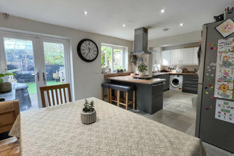 Kitchen/dining ro...
