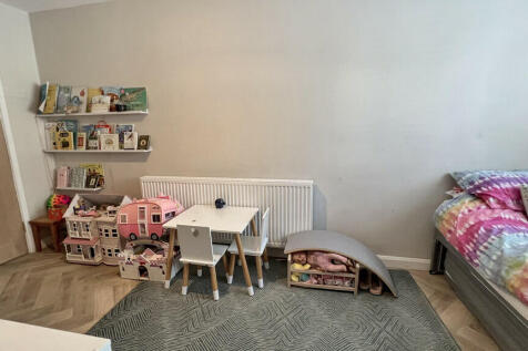 Reception/bedroom