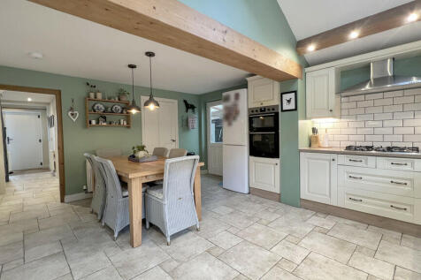Kitchen/dining ro...