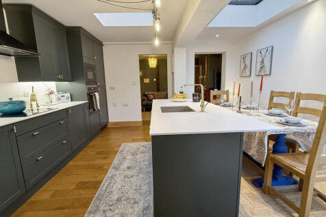 Kitchen/dining ro...