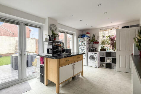Kitchen/dining ro...