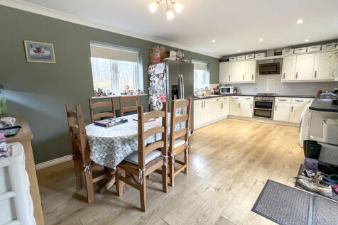 Kitchen/dining ro...