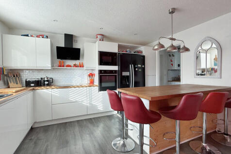 Kitchen/breakfast...
