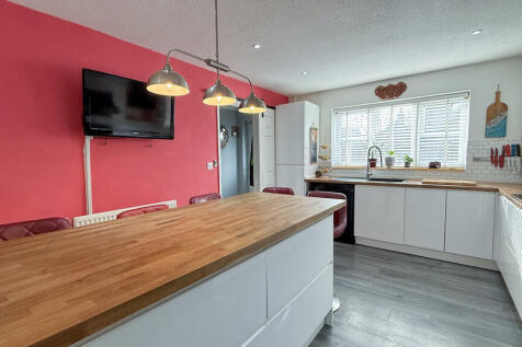 Kitchen/breakfast...