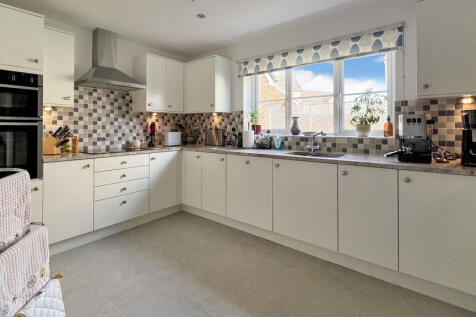 Kitchen/breakfast...