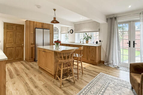 Kitchen/breakfast...