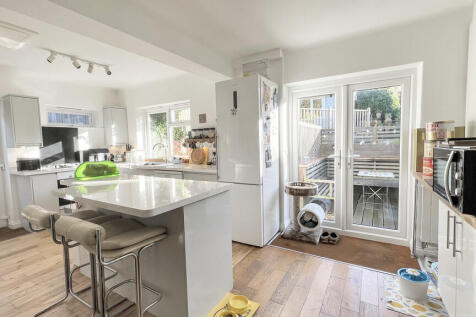 Kitchen/dining ro...