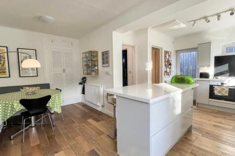 Kitchen/dining ro...