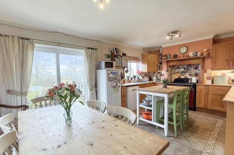 Kitchen/dining ro...