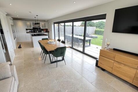 Kitchen/family ro...