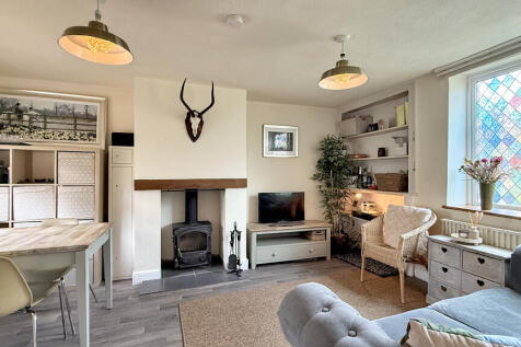 Lounge/dining roo...