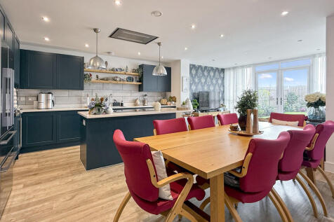 Kitchen/family ro...