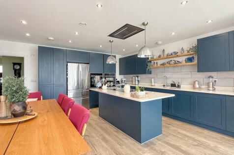Kitchen/family ro...