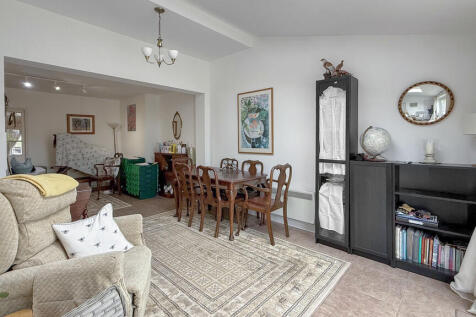 Kitchen/family ro...