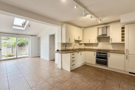 Kitchen/family ro...