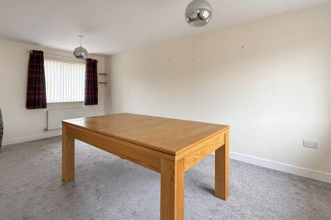 Lounge/dining roo...