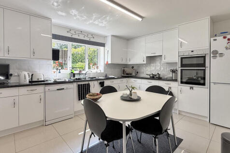 Kitchen/breakfast...