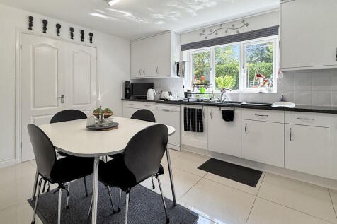 Kitchen/breakfast...
