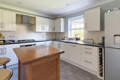 Kitchen/breakfast...