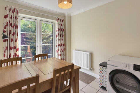 Kitchen/dining ro...