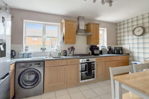 Kitchen/breakfast...