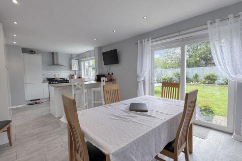 Kitchen/dining ro...