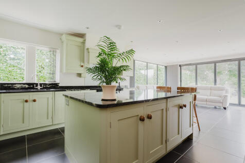 12c Westbury Rd A...