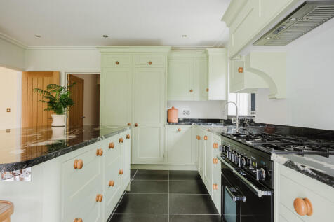 12c Westbury Rd A...