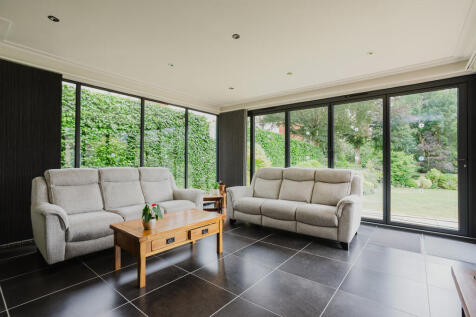 12c Westbury Rd A...